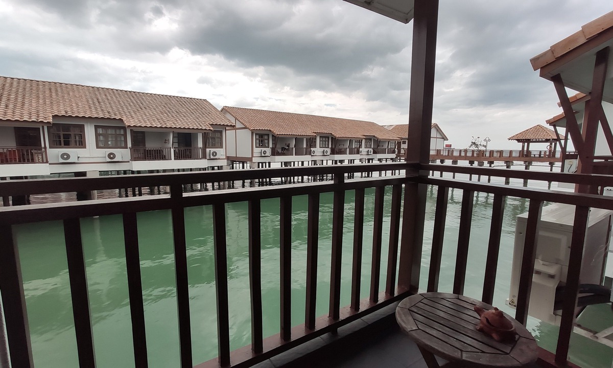 Taman Tanjung House | Alpine LXPD Water Chalet