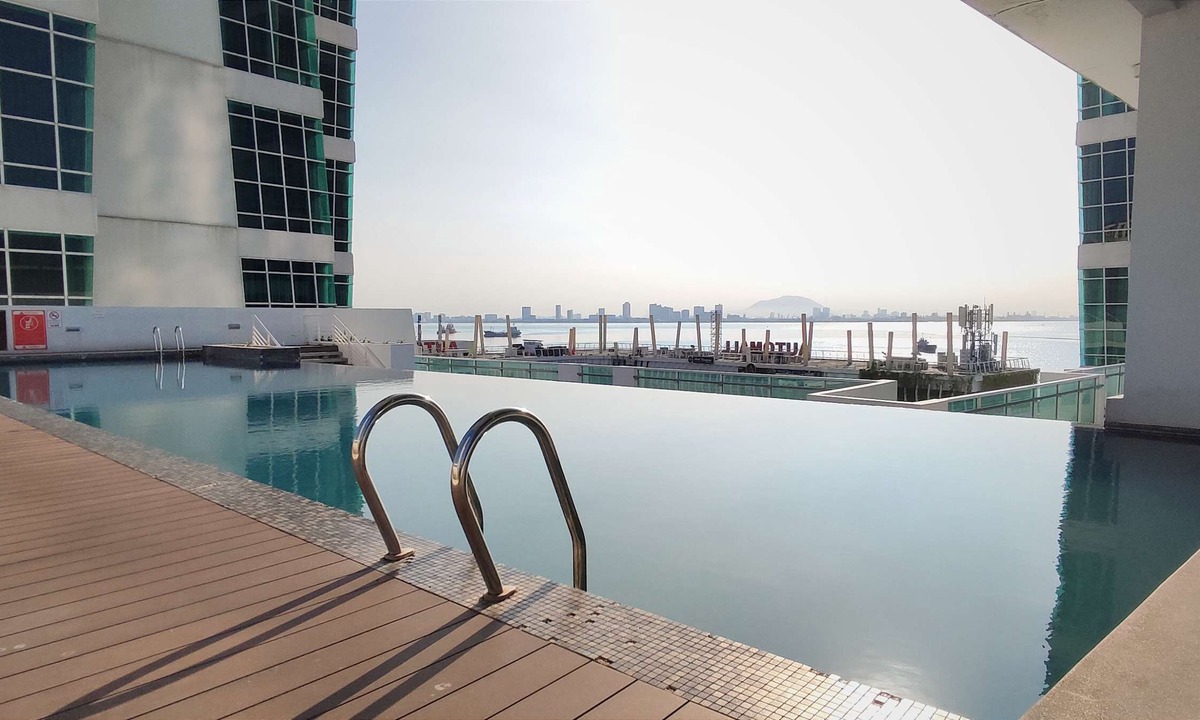 George Town Apartment | Cozy 2BR Maritime Suite Duplex George Town