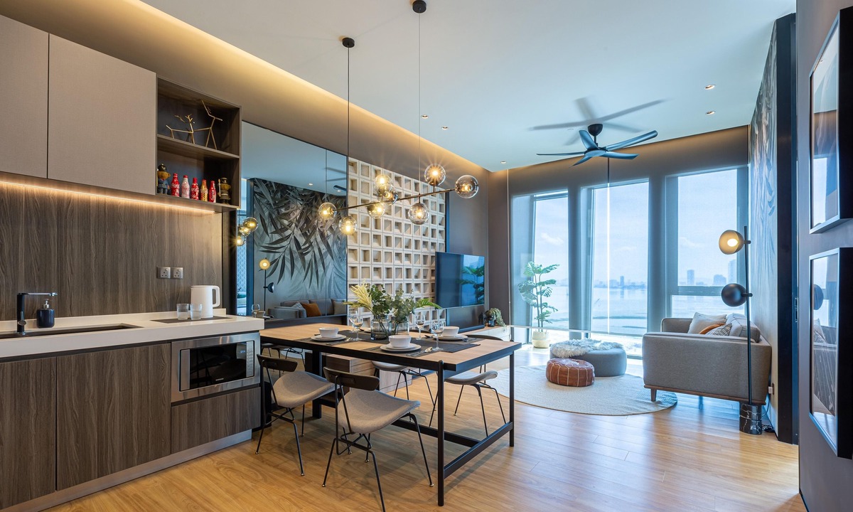 George Town Apartment | Seaside Elegance: 3 Rm Oasis Panoramic Ocean Views