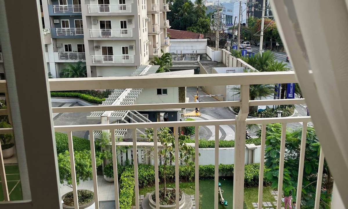Kapitolyo Condo | Bright 2BR Condo w/Balcony and Skyline Views