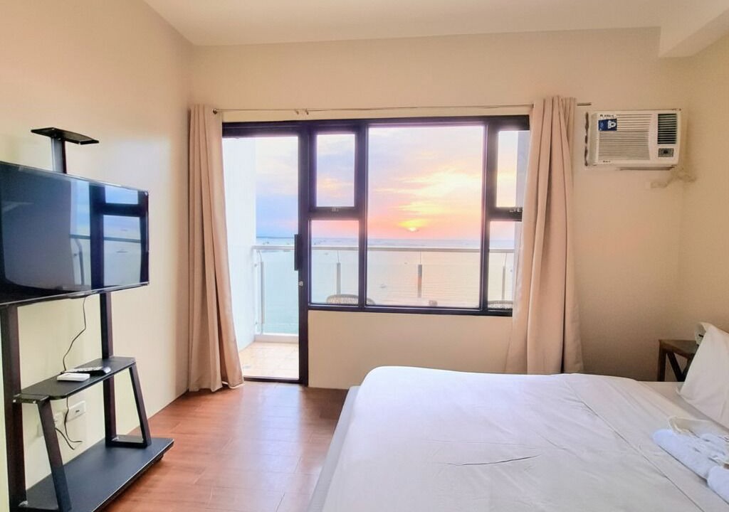 Ermita Night District Condo | StayLuxia Manilabayview