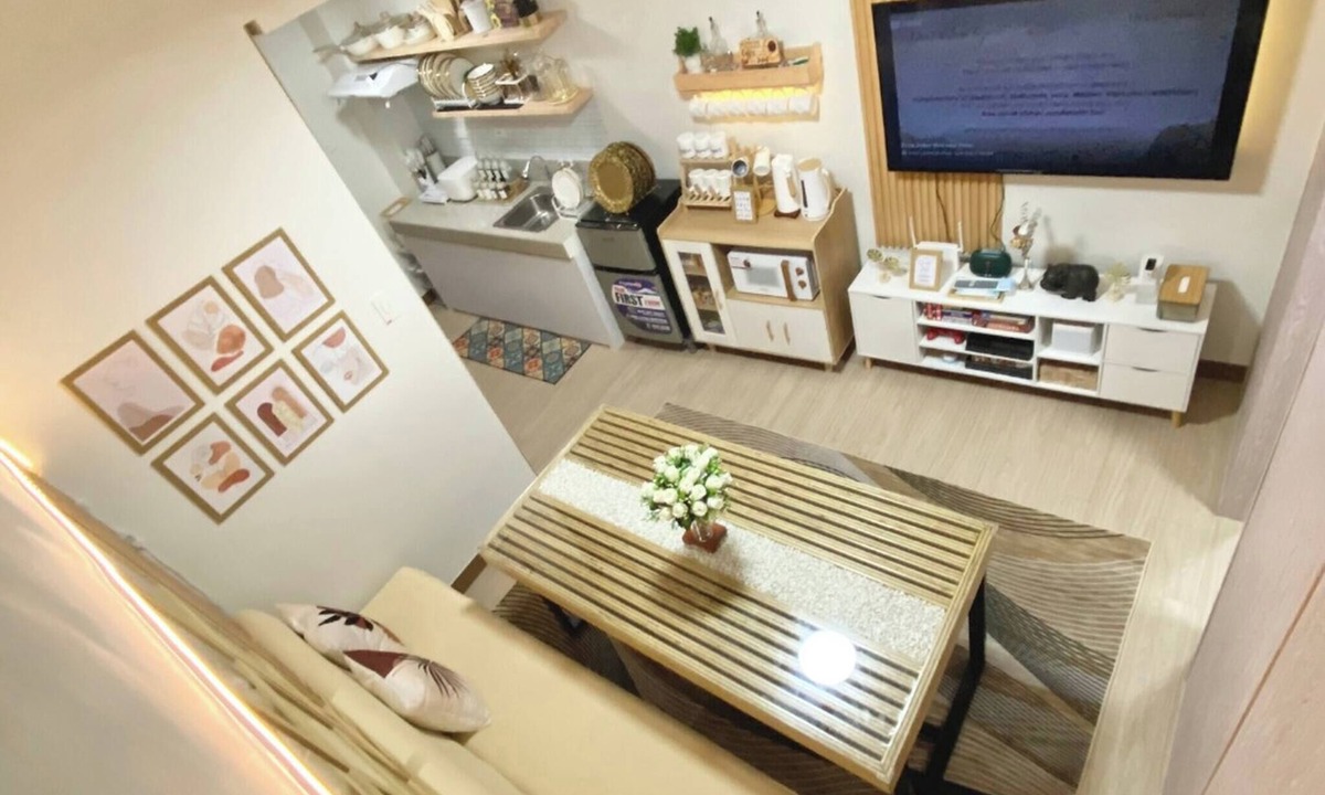 Novaliches Condo | Aesthetic Cozy Stay with PS4, Netflix & Coffee Nook - Elena Suites Staycation