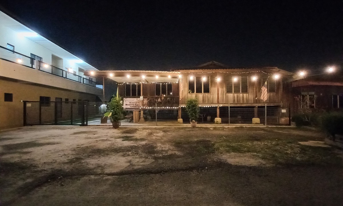 Shah Alam House | DC Garden Homestay 6 with Netflix, WiFi & Private Balcony in Shah Alam