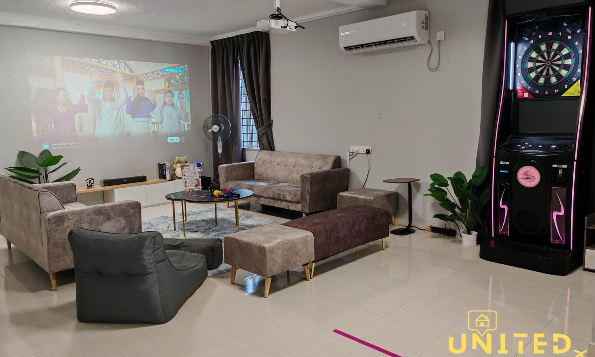 Kuantan House | Kuantan Rumah Kita at Tok Sira Near Beach Pool Netflix Karaoke BBQ 5BR 5toilets