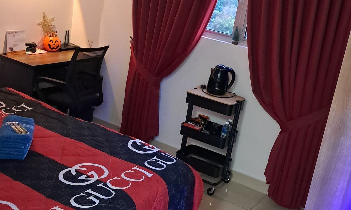 Kota Warisan Bed & Breakfast | The Red Room @ Alanis Residence Sepang, KLIA1 and KLIA2
