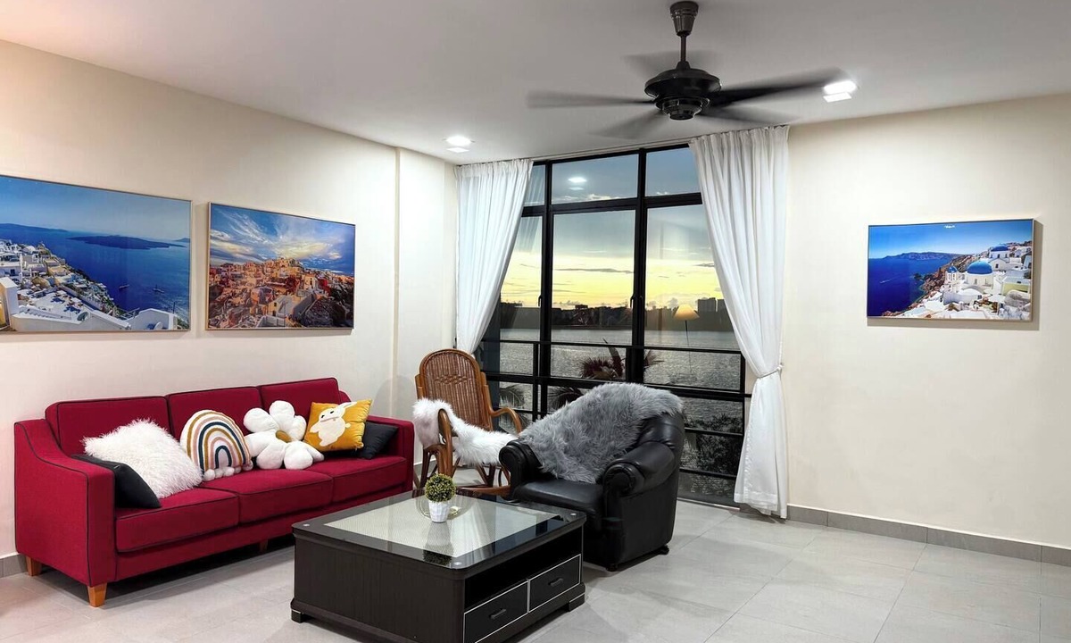 Puchong House | Santorini Sunset Lakeview TownVilla Retreat