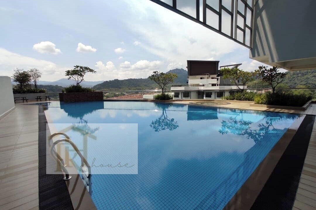 Taman Setapak Condo | Deluxe Room at Ayuman Suites, Gombak with KL City View