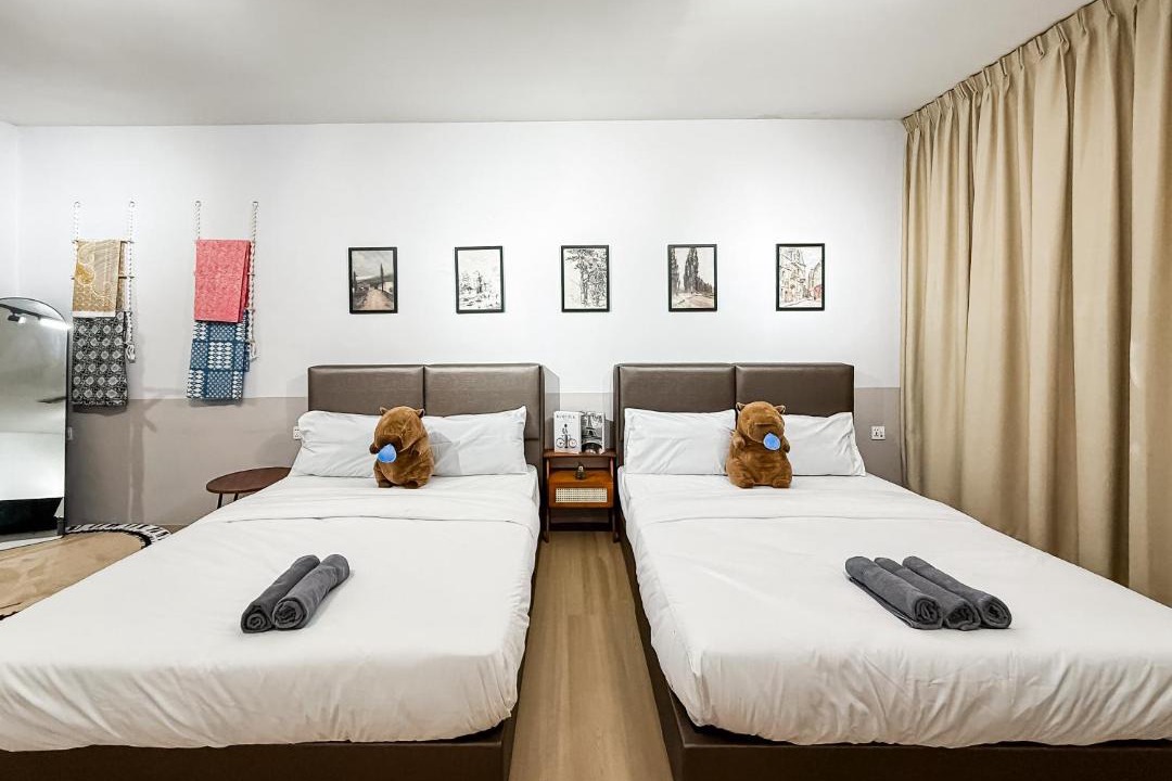 Larut House | Taiping Rain Suite Homestay near Lake Garden with Netflix WiFi