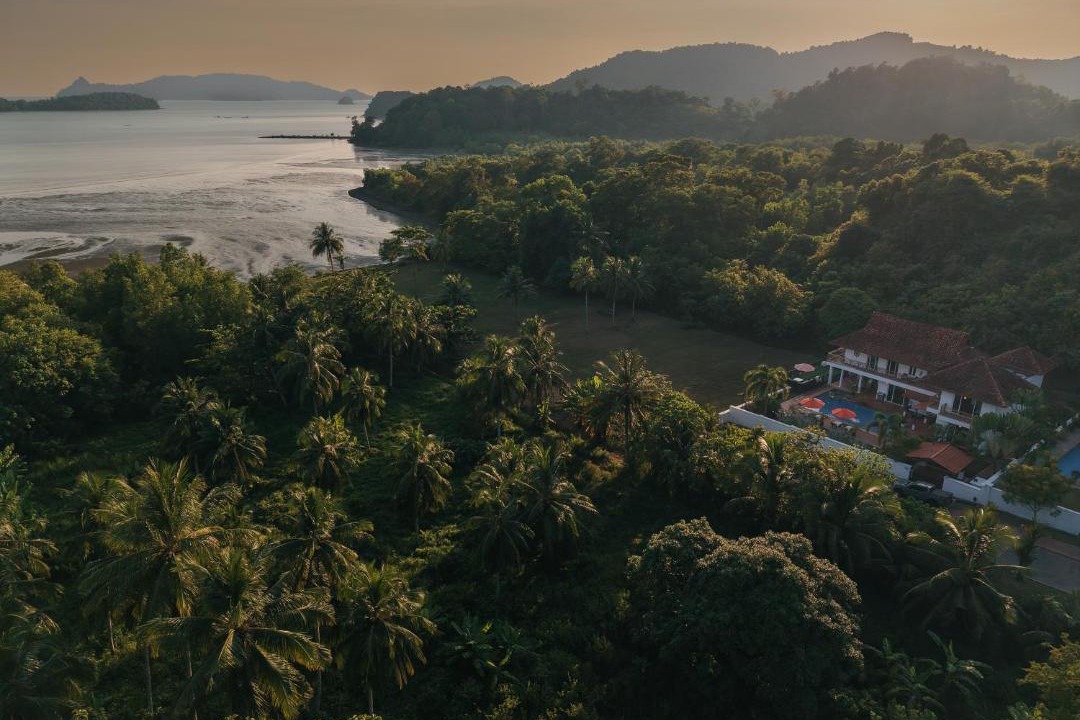 Kampung Kedawang Villa | Villa 7 - Waterfront, Pool, Jacuzzi, Sauna & Gym by WOW Holiday Homes