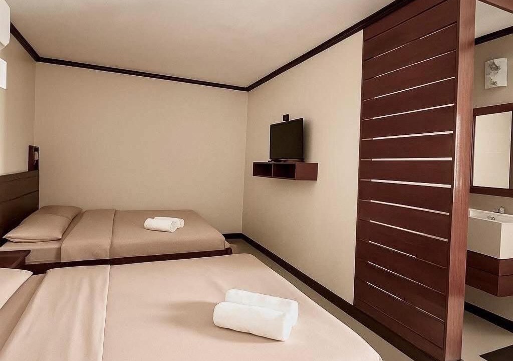 San Pedro Apartment | Grand Family Stay-4 bedrooms-9 Beds-Sleeps 20-25