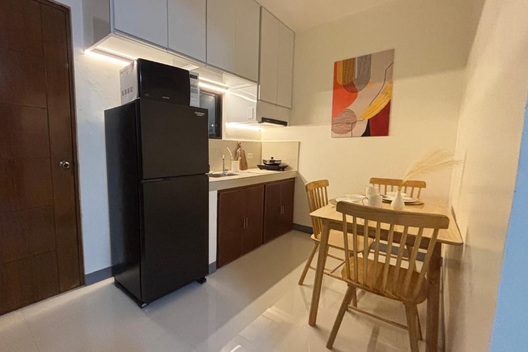 Calaca Apartment | The Amber Suite