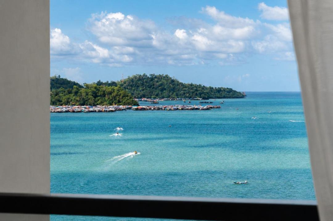 Downtown Kota Kinabalu Apartment | The Nest at The Shore KK 1BR Seaview Balcony