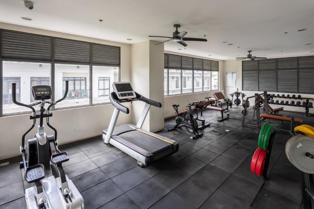 Lahug Apartment | J&G Homestay near Cebu IT Park - Gym, Pool, Sauna