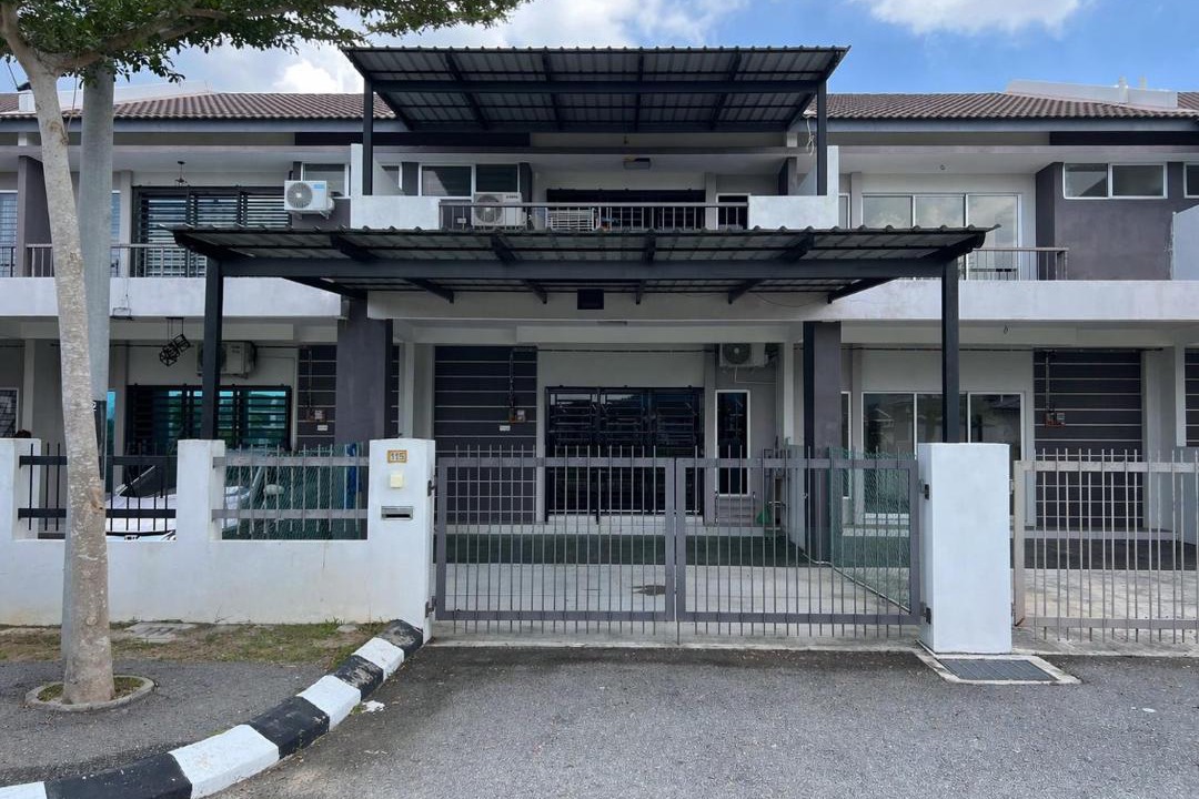 Lumut House | AliffBaTa Homestay Teluk Senangin Lumut 4BR Family Stay