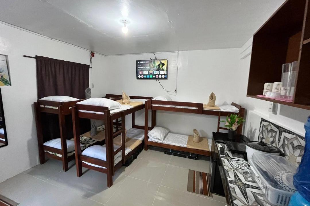 Talisay House | Budget Stay in Cebu Transient Room with WiFi, Netflix, AC & Free Parking Up to 8 Guests