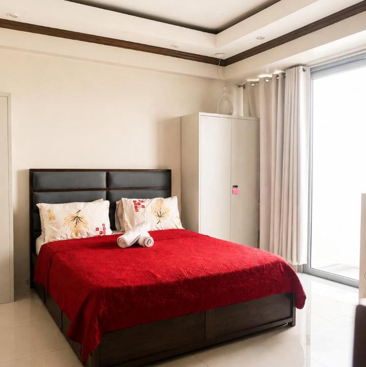 Pasay Apartment | Cozy Layover Condo 8-min Walk to Terminal 3