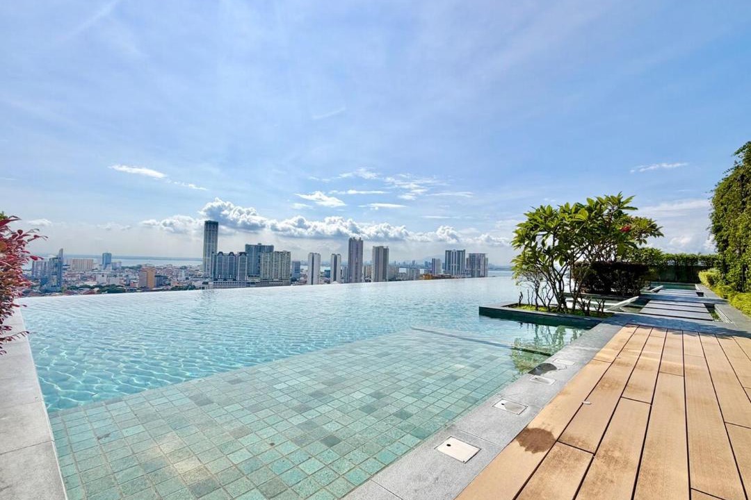 George Town Apartment | Beacon Executive Suites #Modern Chic #SkyPool #Georgetown #5pax #2BR 2bath #2Queen 1Single #Quality well maintained #Private host