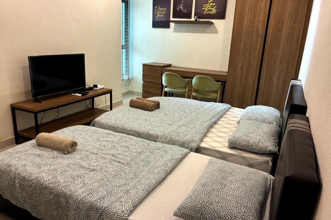 Batu Lintang Apartment | Kozi Square 3paxs studio with Infinity Pool and Walk to SGH 3A