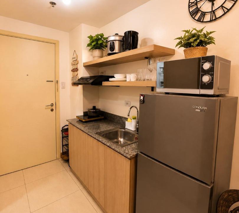 Las Pinas Apartment | Lovely 1BR Condo @ SM Southmall w/Netflix & High Speed WIFI