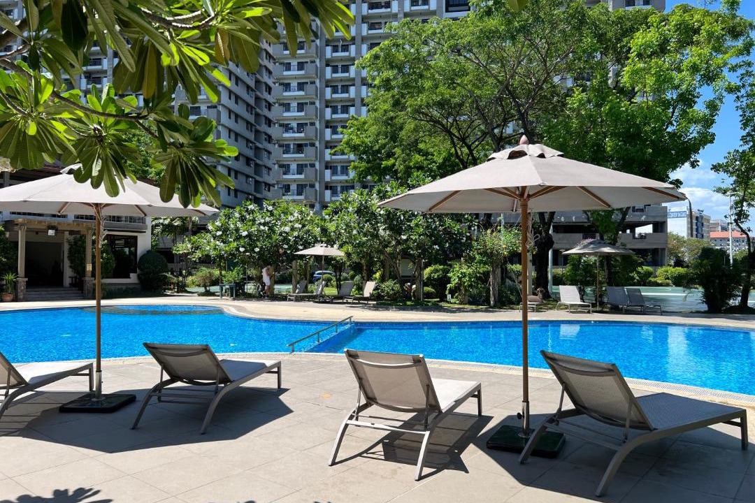 Ususan Apartment | Stunning 2BR apt, 65 sq m Netflix at Rosewood Pointe Residences near BGC