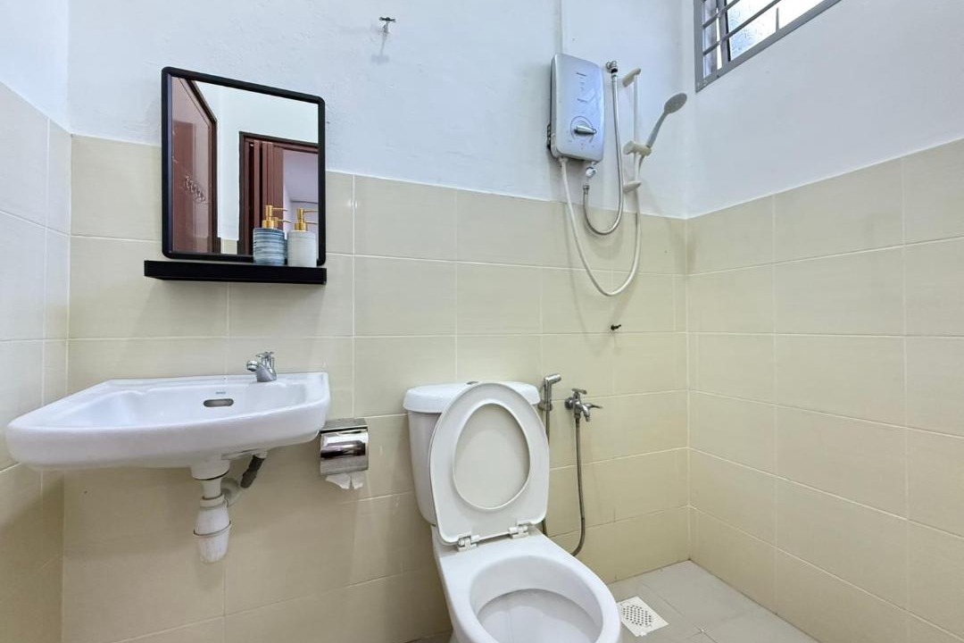 Kampung Darat Mak Bar House | R3troHouse3 4BR 14PAX Near188Tower, HTAA, In Town