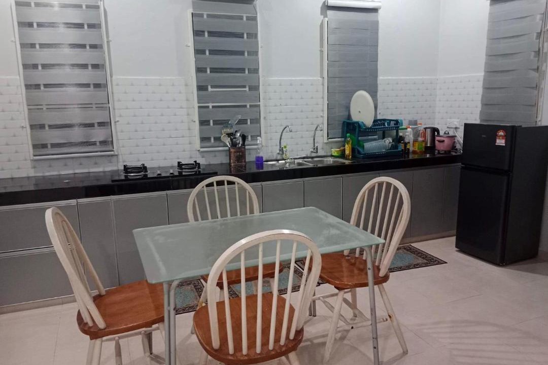 Kampung Ayer Merah House | Mok Jah Homestay