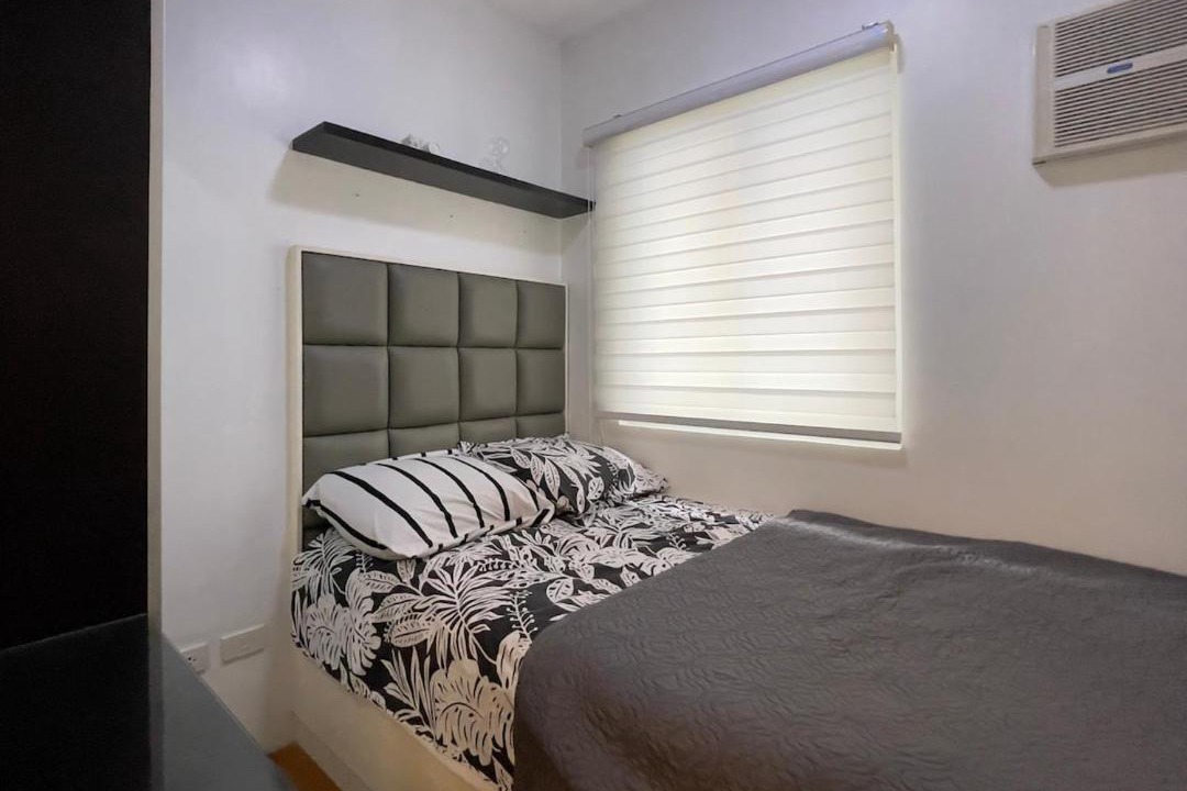 Pallocan Apartment | Victorian Charm, Modern Comfort - Near SM Batangas