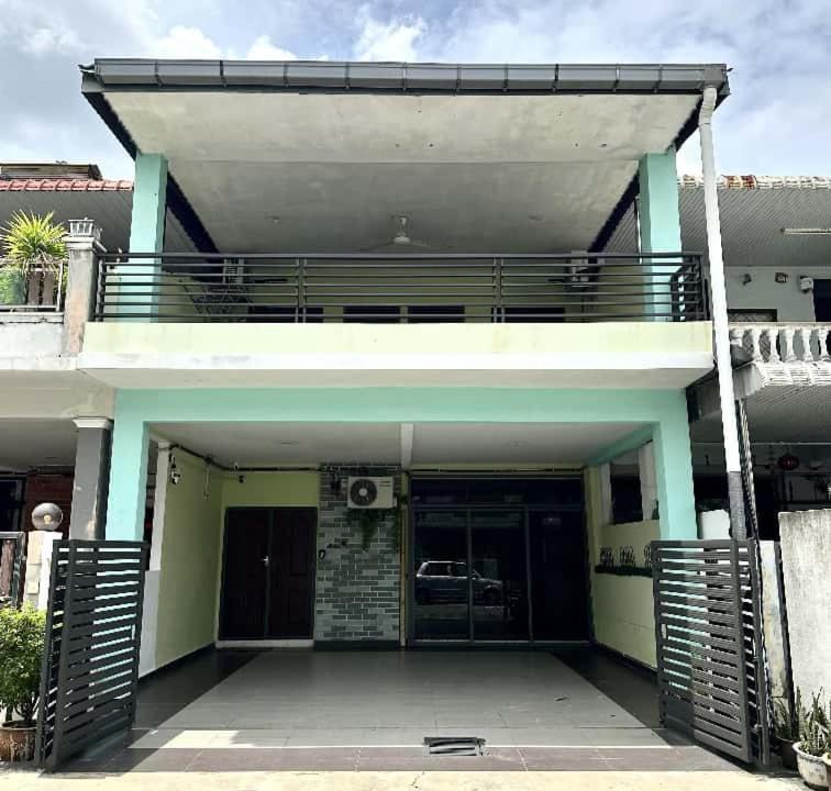Central Seberang Perai House | Modern Cozy Sweet House 4 ROOM 10pax@ALMA BM
