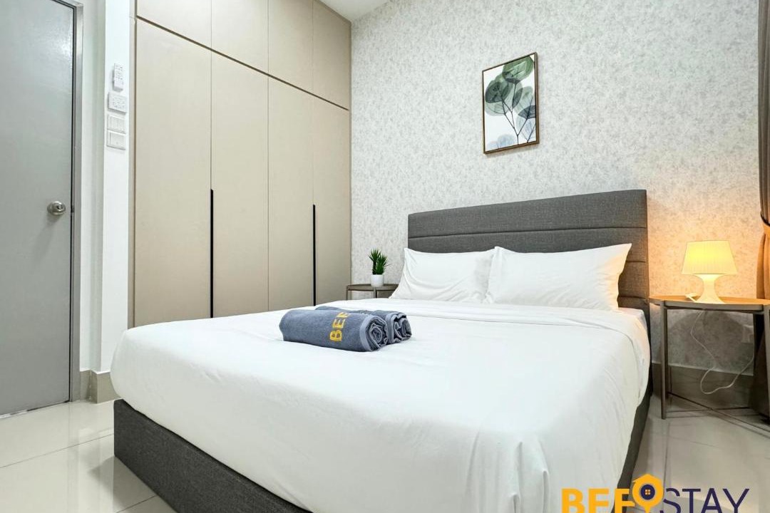 Salak South Apartment | Salak Selatan Pool View with Wifi & Netflix 4PAX
