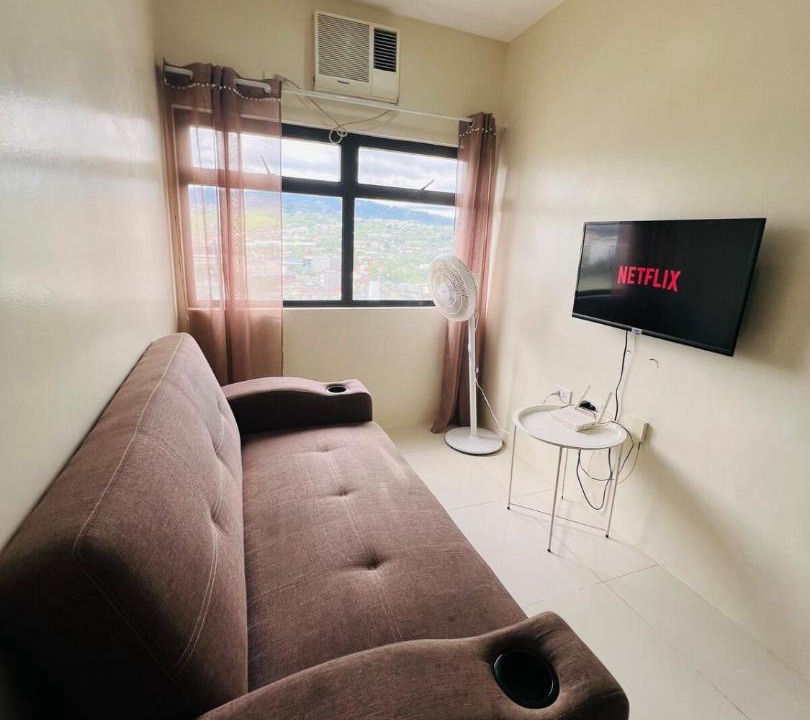 Mandaue Apartment | Minimalist 1 BR - Wifi, Netflix, Pool, Gym