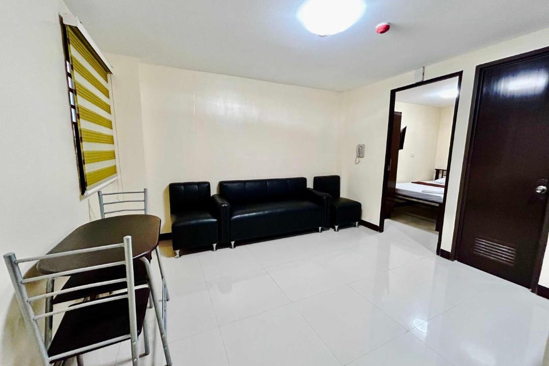 Paranaque Hotel | OYO 1045 Rayjan Apartelle