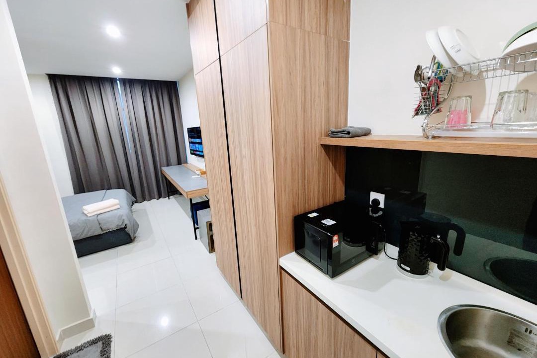 Batu Lintang Apartment | Kozi Square Twin Room with Smart TV & free Wi-fi