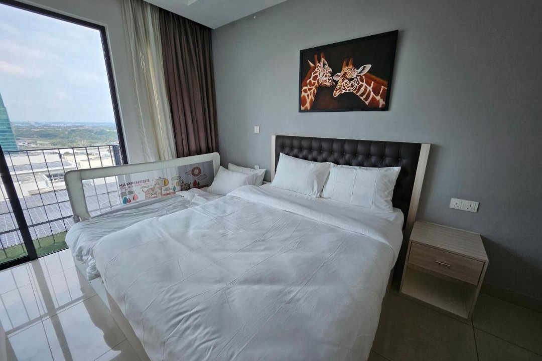 Shah Alam Apartment | Minimalist Studio Trefoil Setia Alam linked bridge to Mall and Convention Centre near to NIH Peninsula