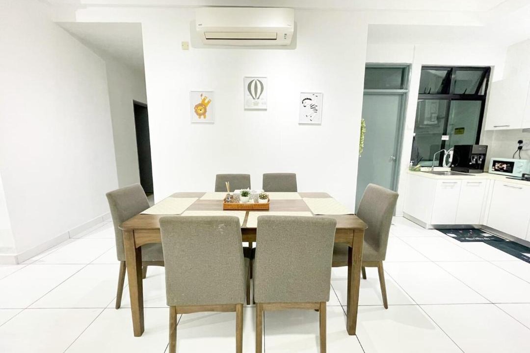 Taman Bukit Mewah Apartment | PLATINO Latest Pool View Family 3 BR Suite, Next to Paradigm Mall's new Theme park, Escape JB