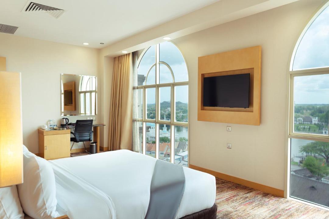 Kampung Lintang Hotel | The Waterfront Hotel Kuching