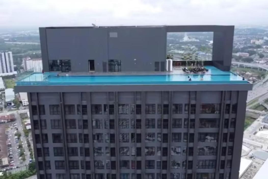 Shah Alam Apartment | Sky Pool 4 Star grade stay in i-City