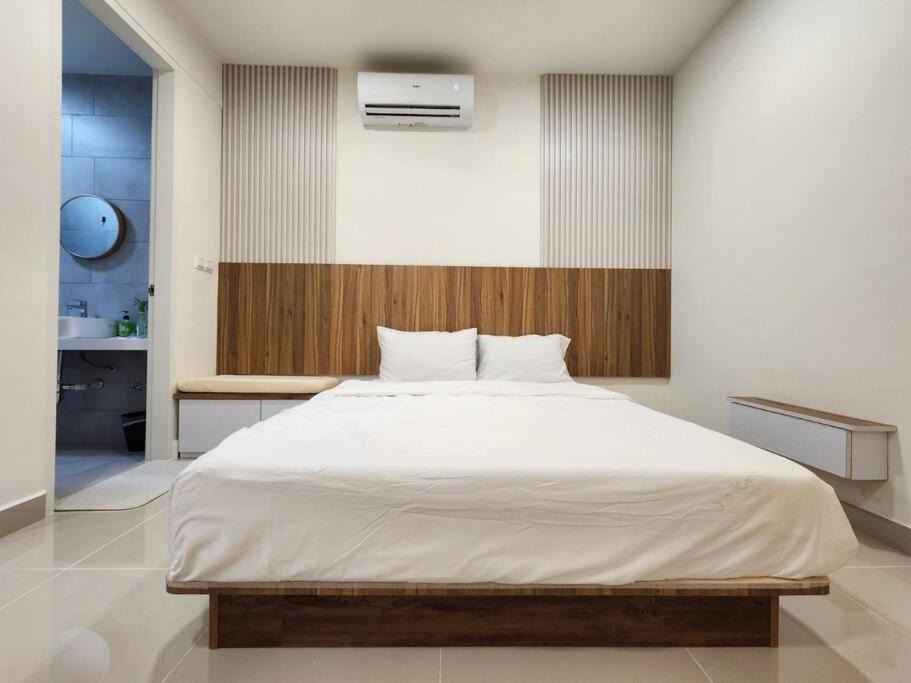 Downtown Kota Kinabalu Apartment | THE SHORE KK CITY VIEW S20 By BC 亚庇城市景观
