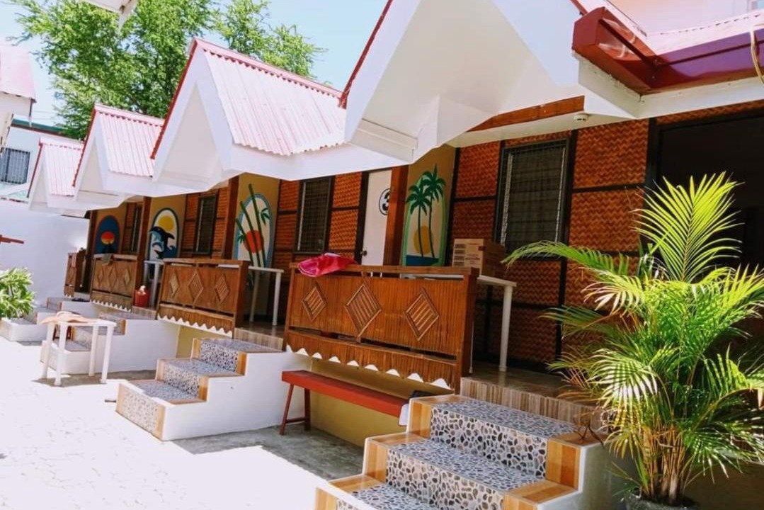 Puerto Galera Apartment | Sandstorm Lodge and Cafe