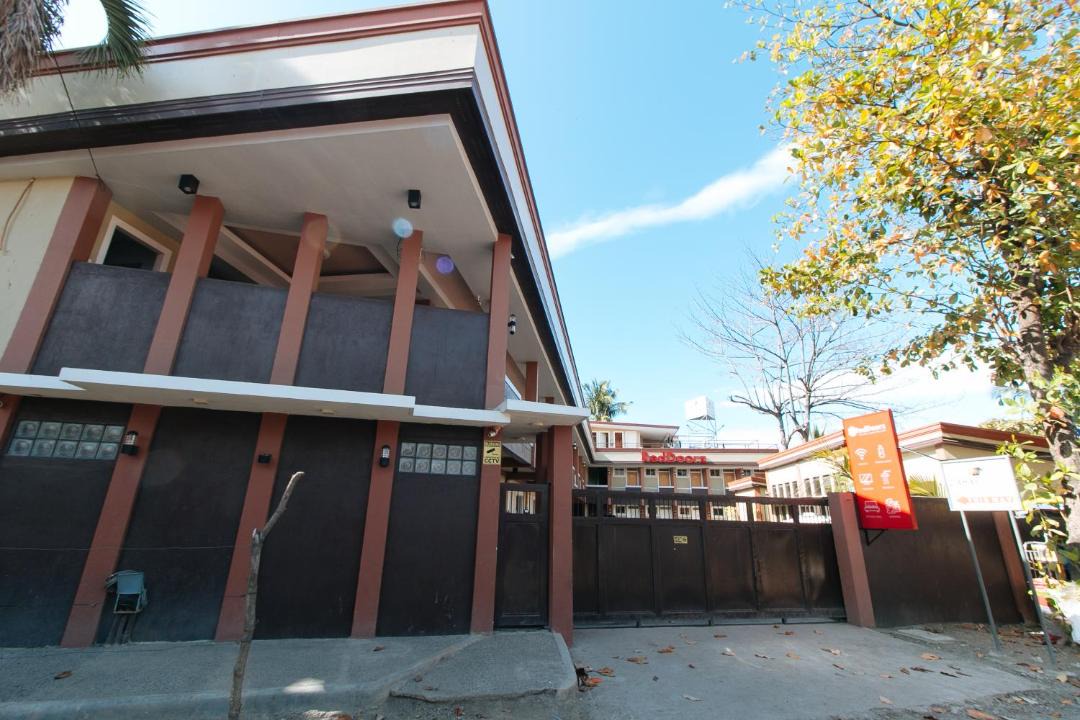 Cagayan de Oro Hotel | RedDoorz Plus near Lapasan Plaza Cagayan de Oro