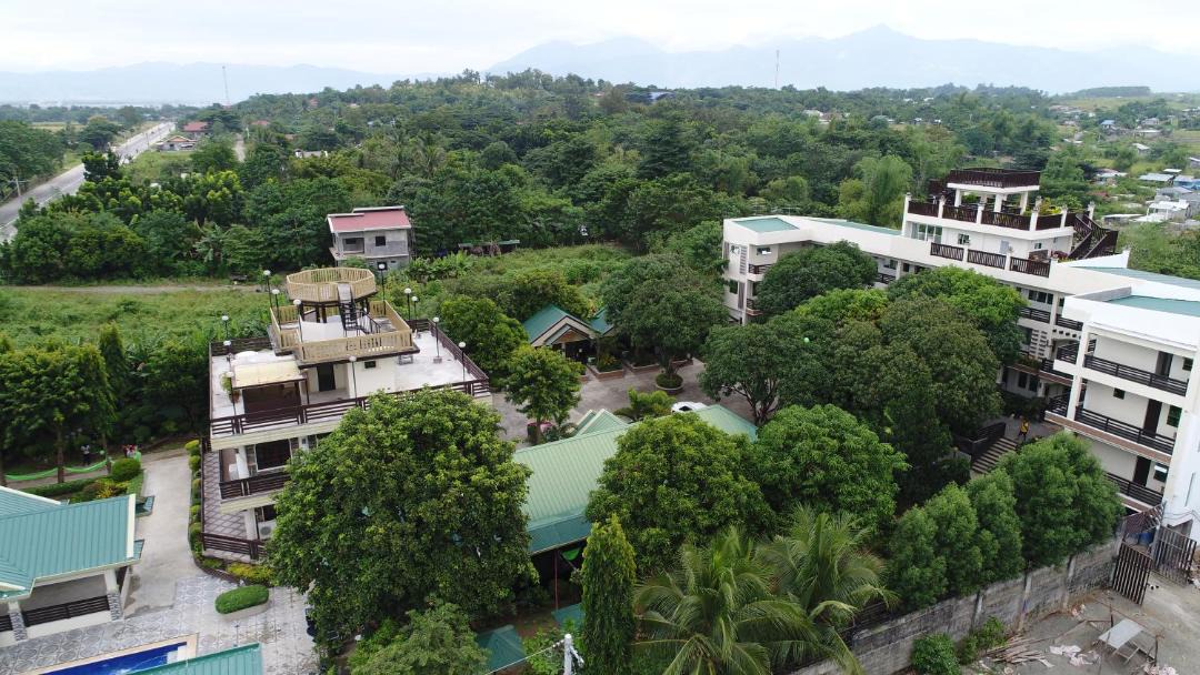 Palayan City Hotel | Villa Esmeralda Bryan's Resort Hotel and Restaurant