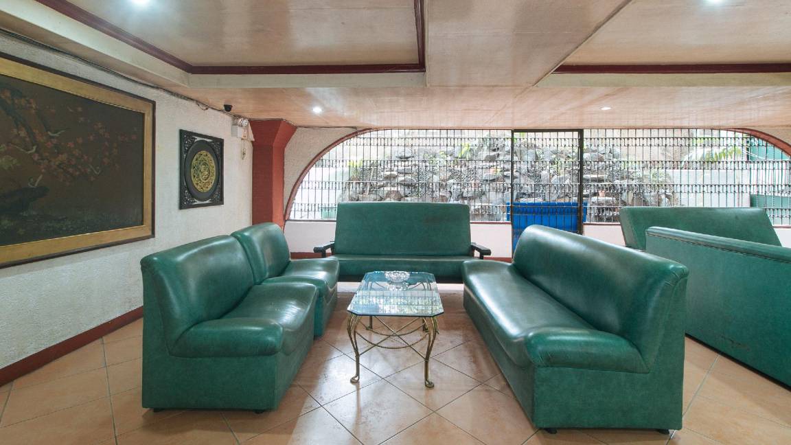Photo of Livingroom in New Manila