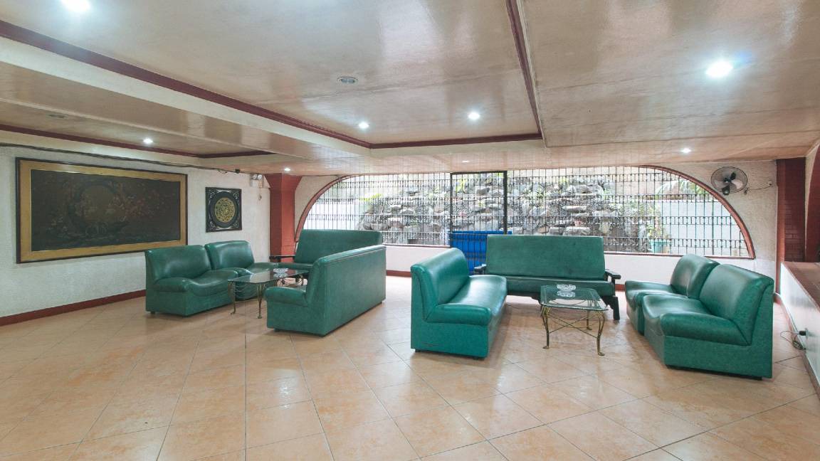 Photo of Livingroom in New Manila