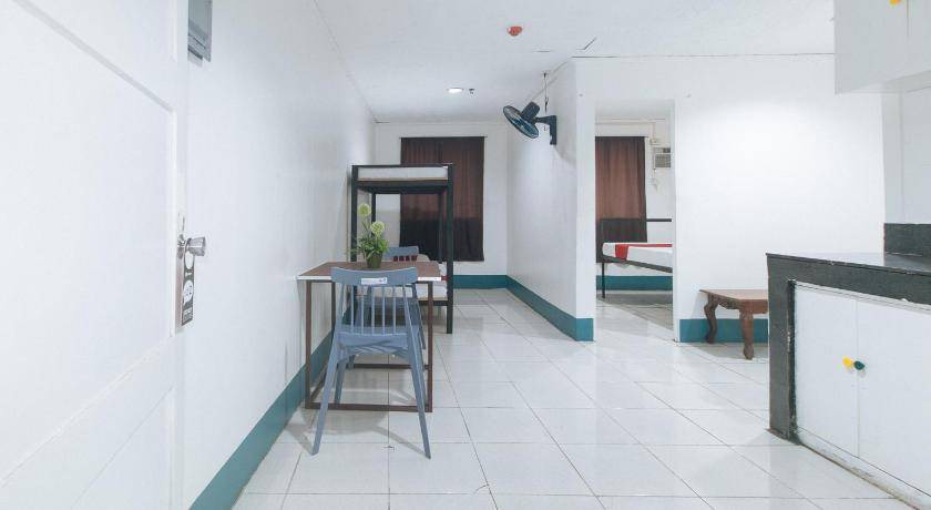 Photo of Livingroom in Loyola Heights