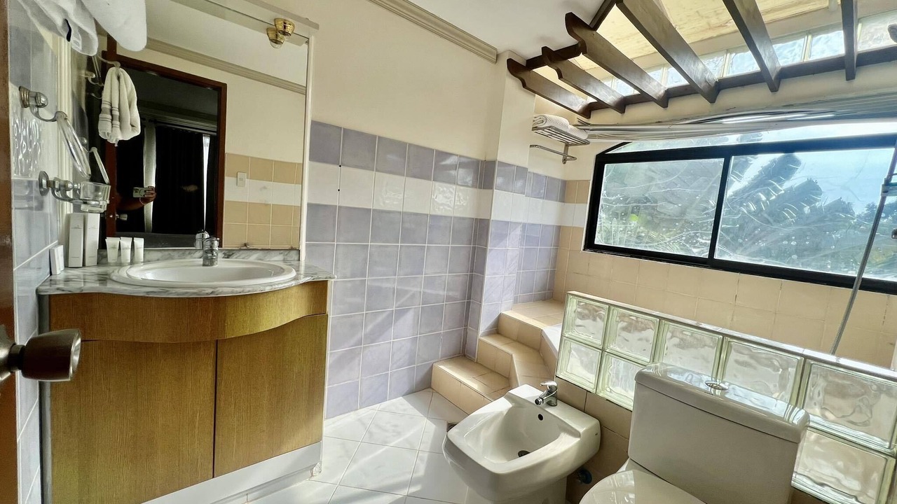 Photo of Bathroom in Poro
