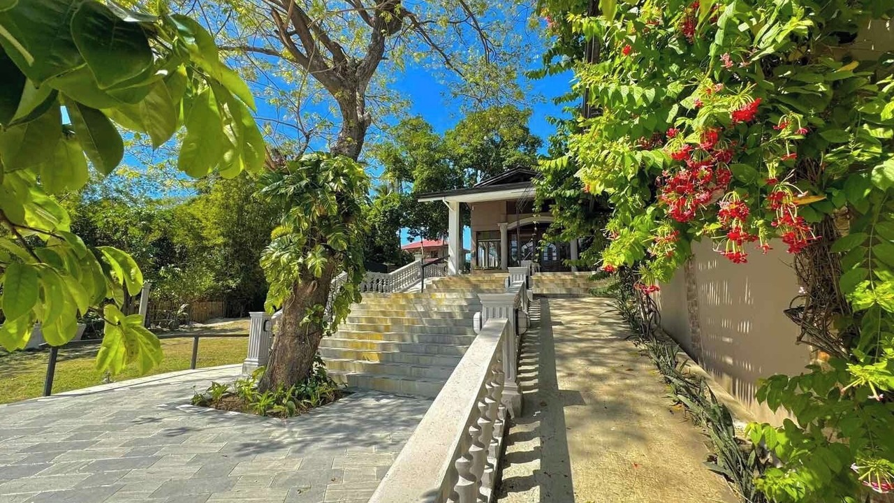 Photo of Outdoor in Lemery