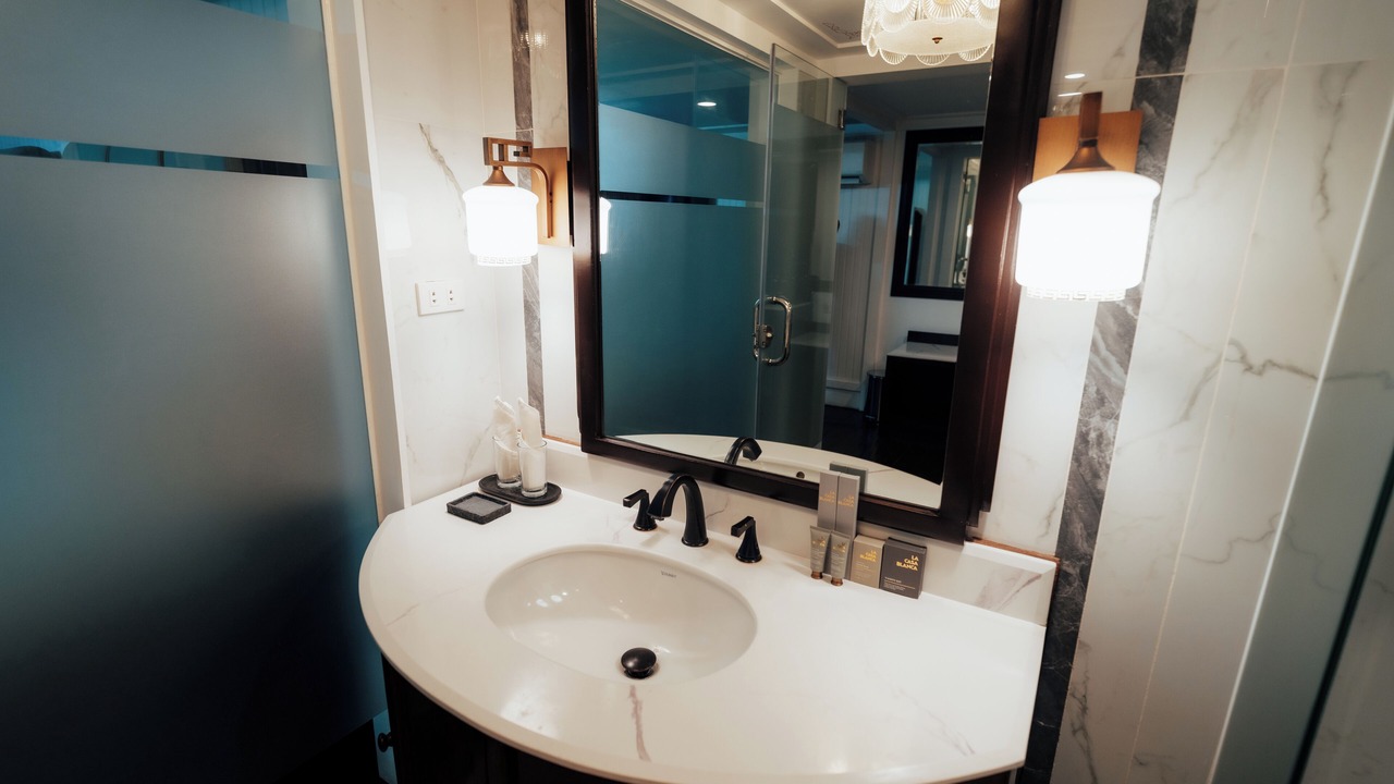 Photo of Bathroom in Calle Crisologo