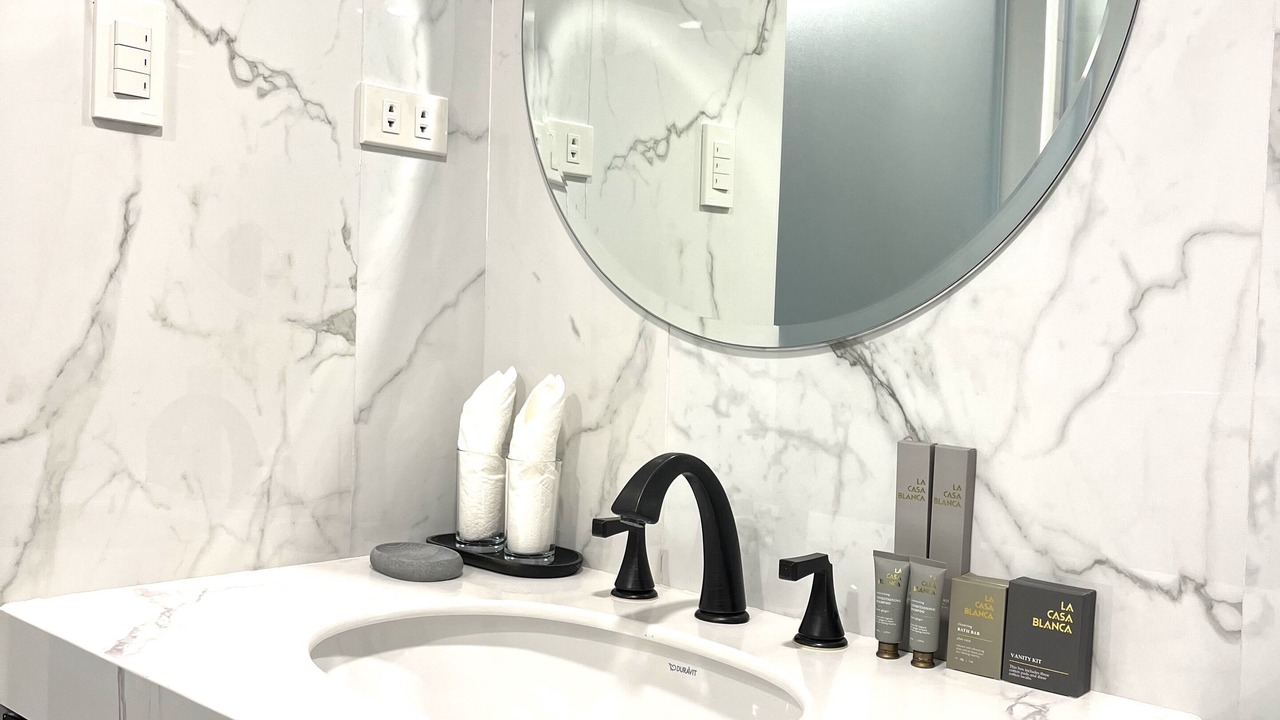 Photo of Bathroom in Calle Crisologo