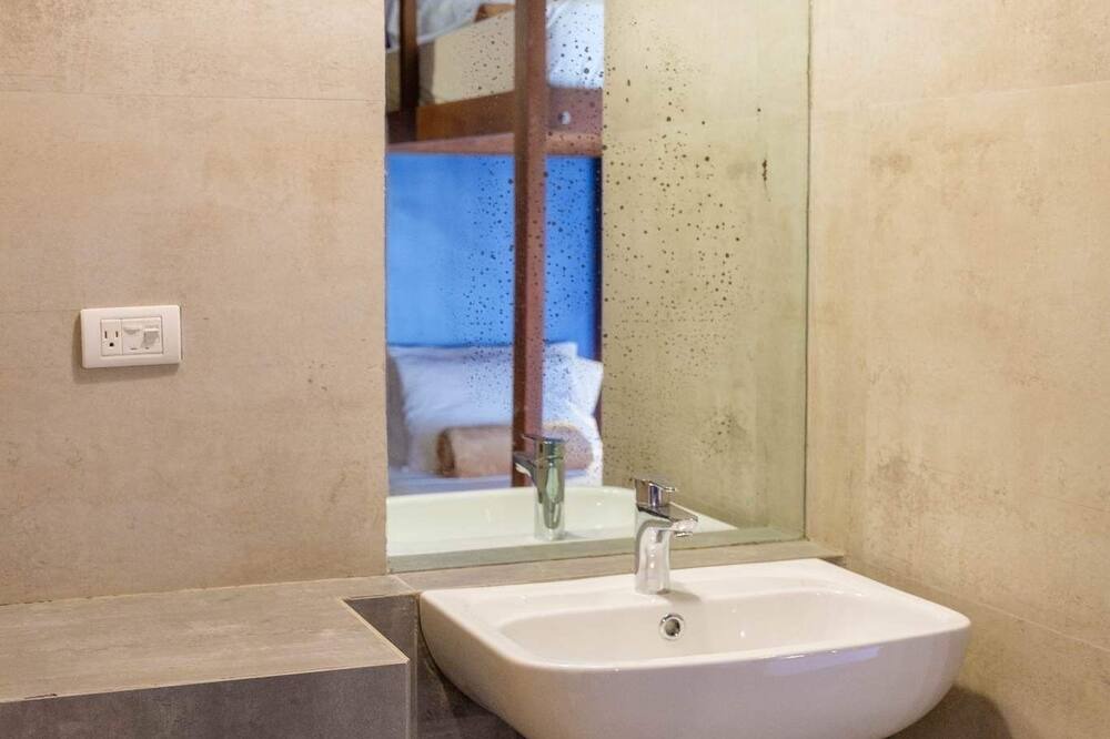 Photo of Bathroom in Carles