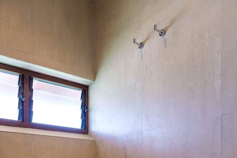 Photo of Bathroom in Carles