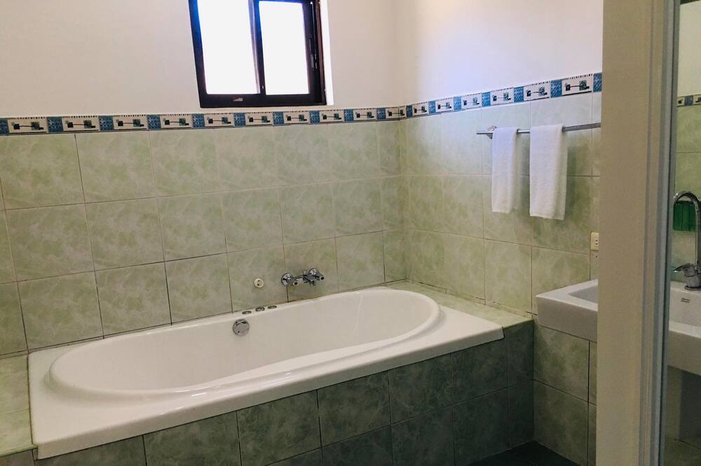 Photo of Bathroom in Manoc-Manoc